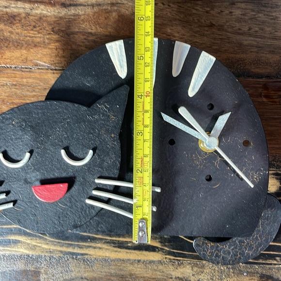 Unique and adorable metal cat clock artisan hand crafted with moving tail! - Picture 12 of 17